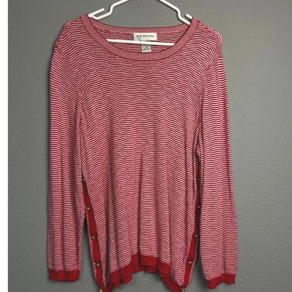 CD‎ Daniels Womens 1X Red White Striped Metallic Lurex Side Button Sweater